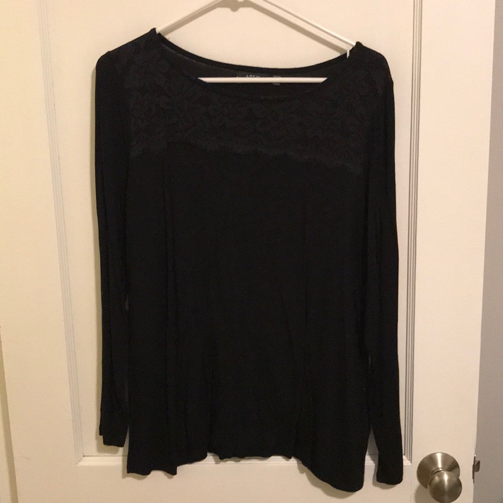 Apt 9 long sleeved black tee with lace